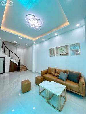 Nhà Đẹp Chợ Khâm Thiên, Đống Đa 39m, 5 tầng, mt 3,5m, giá 7.65 tỷ.