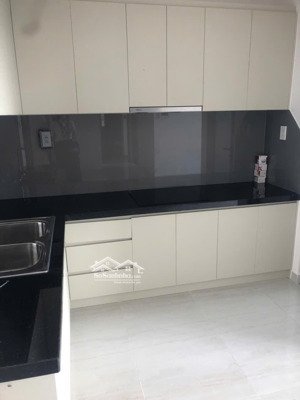 2pn 2wc 70m2 happy one central giá 7.5tr/th, nhà có 3 máy lạnh, bếp, rèm, nước nóng, tầng cao