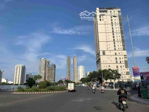 sơn trà, bán nhanh nhà 3 tầng gần biển. khu vực phố du lịch sầm uất. giá tốt nhất khu vực