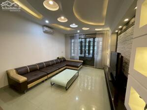 Cho thuê nhà vị trí đẹp phố Văn Cao, DT: 90m2, 6 p.ngủ khép kín.