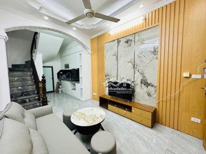 tân mai - lô góc- hai mặt thoáng- ngõ nông rộng- gần phố- ở sướng.