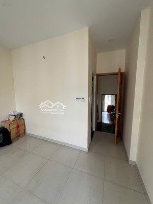 bán gấp nhà 3 tầng đỗ nhuận. giá chỉ 6.5 tỷ kẹt tiền cần ra nhanh!
