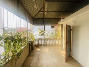 nhà 66m2 thạch bàn - cổ linh - ô tô đỗ sát nhà - gần chợ công viên - view chung cư mhdi