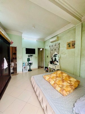 bán nhà mặt phố chương dương độ, dt 24m2 x 5 tầng, mặt tiền 4m, 10.5 tỷ đồng