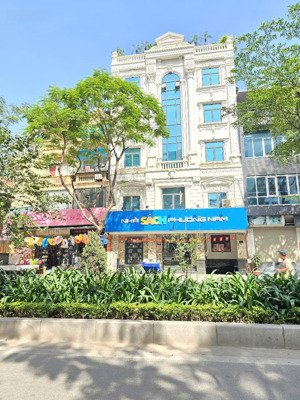 tòa nhà tttm thông sàn thang máy cho thuê 150tr/th lạc long quân 6 tầng 139m2 mt7.7m 63.9tỷ tây hồ
