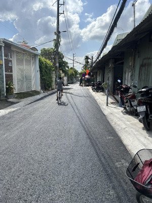 bán nhà 70m2(7x10)- chỉ: 4.8 tỷ- 2pn-wc-sát đường kha vạn cân- thủ đức- hxh- shr- linh tây