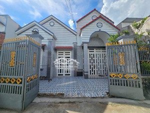 bán biệt thự ngang 10m hoàng quốc việt có sân rộng