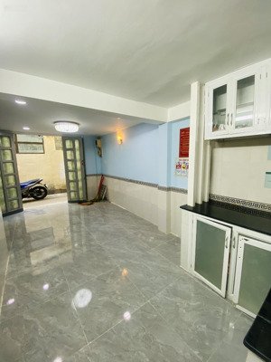 cho thuê nhà 1/ phan văn trị p11 bình thạnh 4x7m trệt 2 lầu 2pn 2wc gần mt đường. nhà mới đẹp