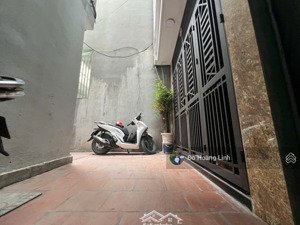 gia đình bác sĩ dọn về ở cùng con cái nên cho thuê lại nhà riêng 4 tầng mỗi sàn khoảng 22m giá 10tr