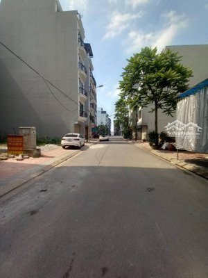 bán đất gần tái định cư ngọc thuỵ dt 90m2 kinh doanh- contenner tránh nhau phi ầm ầm giá 15.5 tỷ.