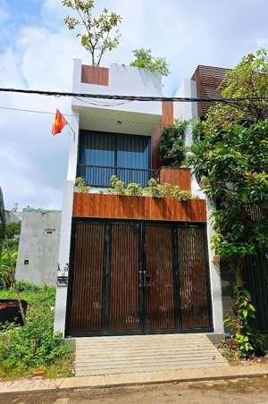 bán nhà 1 trệt 1 lầu, sổ riêng, hẻm 9m thông có vỉa hè, 3.8 tỷ, chủ thiện chí bán