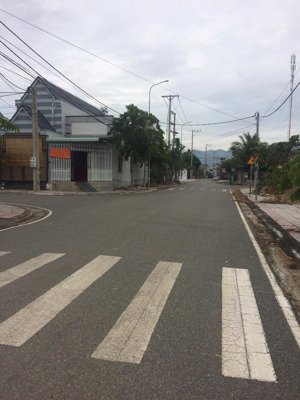 bán nhà cấp 4, có 2pn1wc trung tâm thị xã phú mỹ br vũng tàu, cách ql51 khoảng 200m giá 1 tỷ 690