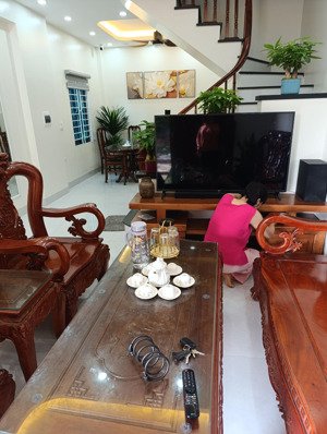 nhà mới đẹp lô góc 2 mặt thoáng ,46m,
4 tầng liên mạc, bắc từ liêm 5,8 tỷ ở ngay!
dân xây