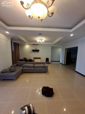 Cho thuê căn góc 3 ngủ, 3 wc rộng 181m2 ở RoyalCity Nguyễn Trãi, Thượng Đình, Thanh Xuân, Hà Nội.