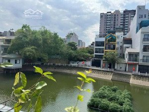 siêu phẩm mặt hồ tai trâu .ngọc lâm dt 64m2 ,4 tầng, mt 4.5m, 3 mặt thoáng oto 7 chỗ chạy quanh hồ