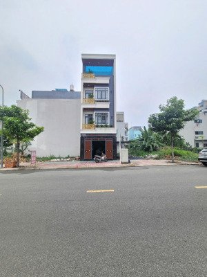 bán nhà mới 1t3l 5x15m hoàn công, đường d6 kdc phú hồng thịnh 6 p.bình an, full nội thất