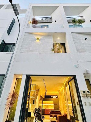 bán gấp căn nhà gần vạn hạnh mall. đường trần thiện chánh - p12 - q10. cho thuê 25tr. 67,5m2