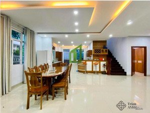 villa 4 phòng ngủ sân vườn siêu rộng, đối diện công viên, ao cá và sân tennis, cách biển chỉ 5 phút