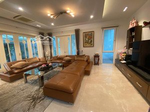 biệt thự khu k ciputra, mặt đường đôi, vỉ hè rộng, sân vườn mát, 2 trước sau, mặt tiền rộng 180m2