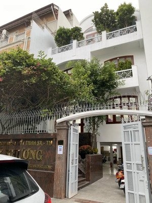 biệt thự 38/6i nguyễn văn trỗi, p. 15, phú nhuận, 8x28m - 2 tầng, hđt: 80 triệu/tháng, giá 49.5 tỷ