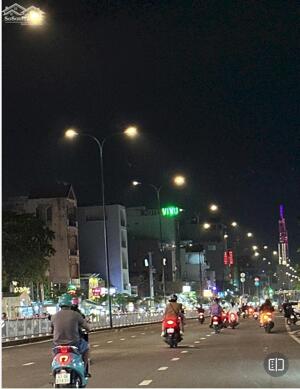 Bán nhà 5 lầu vài bước ra Dương Quảng Hàm ngắm Landmark 81 ngang 5.5m 93m2 11PN 15.5 tỷ