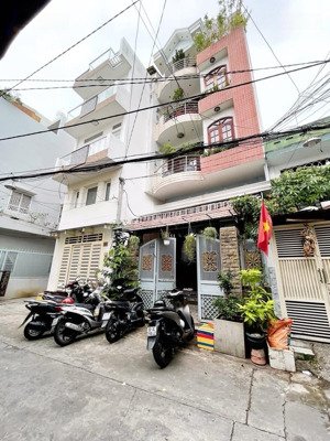 nhà ngon 5.6x18. 5 tầng. hxh thông ra phan xích long