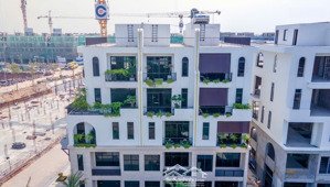 hàng vip, chủ nhà cần bán gấp lô shophouse view sông dự án vaquarius văn giang. lh:0978764669