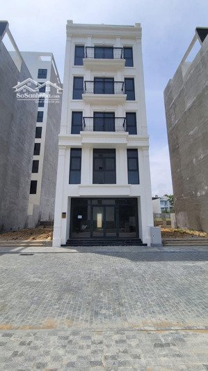 tôi chính chủ bán căn nhà phố thương mại vừa ở vừa kinh doanh, sổ hồng riêng, 6 tầng. lh 