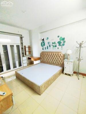 Cho thuê căn hộ chung cư Hoàng Cầu, 91m2, 2 ngủ (có thể cải tạo 1PN), có slot ô tô