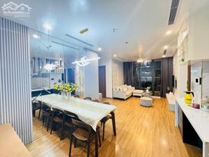 Vinhomes Skylake sẵn căn 3 ngủ nhìn hồ điều hòa, đủ đồ đẹp, giá chỉ 34tr