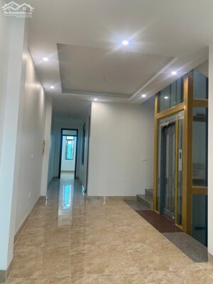 Cho thuê nhà 5 tầng kinh doanh mặt đường Nguyễn Tất Thành, Khai Quang, Vĩnh Yên