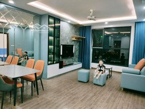 mình chính chủ bán căn 2 phòng ngủ view hồ dự án eco lake view. giá nhỉnh 5 tỷ