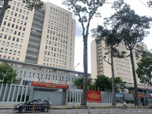 nhà hẻm 457 trần hưng đạo, thông rộng 2 xe hơi, 42m2 xây 5 tầng, ngang 4.5m, kinh doanh, chỉ 13 tỷ