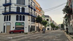 bán nhanh 8 căn shoophouse liền kề skygarden 3tỉ 8 lh: 