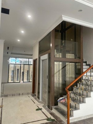 cho thuê lk louis hoàng mai, dt 100m2, 5 tầng nhà mới thang máy giữa đầy đủ điều hòa giá 45tr/th