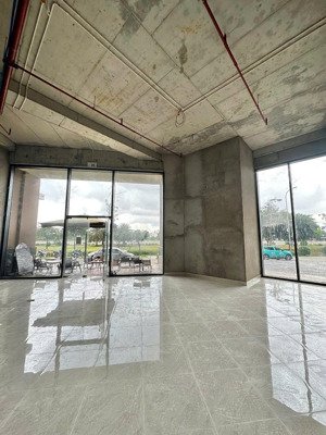 shophouse 2 mặt tiền eco green q7 181m2 đã hoàn thiện, kinh doanh cực tốt, chỉ 60tr/tháng