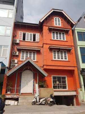 cho thuê cửa hàng siêu hót tại phố chùa láng với diện tích 50m x 4 tầng mặt tiền 4m khu vực đông sv