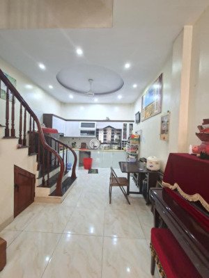 bán nhà quang tiến, 60m2, chỉ 11.x tỷ, nhà đẹp, ô tô để trong nhà