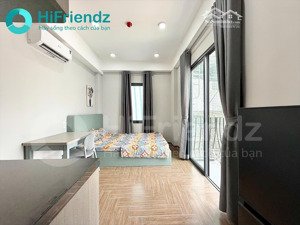 1 phòng ngủ, ban công, cửa sổ, máy giặt riêng giá rẻ. sát hàng xanh quận 1 hutech, metro, phú nhuận