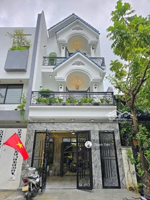 nhà 4 tầng. (4,2x28m). 14 phòng. dòng tiền 70tr/tháng. hẻm nhựa 8m sát mặt tiền lê đại hành