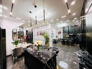 đại la 60m² x 4 tầng ngõ rộng gần mặt phố full nội thất 11 tỷ