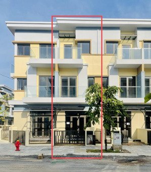 bán lỗ căn nhà phố 4x19m, 1 trệt 2 lầu trong khu compound