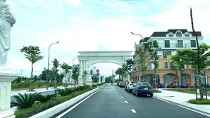 bán đất mặt tiền đường 12m, đầy đủ tiện ích, điện âm,nước máy trong khu hành chính