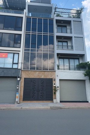 cho thuê nhà 5x18m 5 lầu mặt tiền đường vành đai tây- gía 50tr/tháng