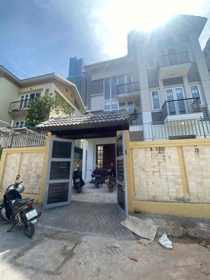 cho thuê bt 7pn, 4wc, 200m2 tại kđt mễ trì hạ, chỉ với 55 triệu vnd, nam từ liêm, hà nội