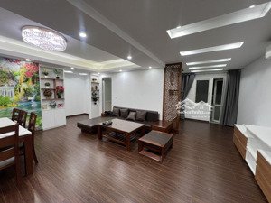 chung cư mặt phố, tầng cao, lô góc, 3 ngủ, 2wc, 2 ban công, slot để ô tô