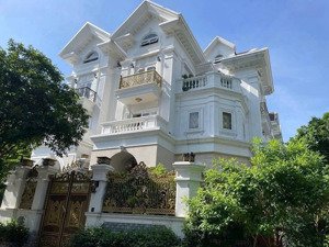 bán nhà biệt thự cityland p10 gv.dt:5x20m.giá:19.5 tỷ.hđt:40tr/th.1 hầm 4 lầu.lh hương 