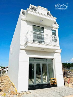 nhà ngay tt thành phố bến cát, 1 trệt 1 lầu giá chỉ 2,5tỷ