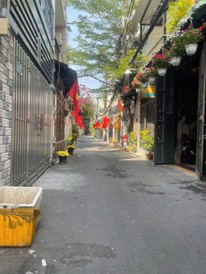 chỉ 7,2 tỷ bạn sỡ hữu ngay căn nhà 4x20m 1 trệt 3 lầu. hẻm xe hơi đường nguyễn văn khối, gò vấp