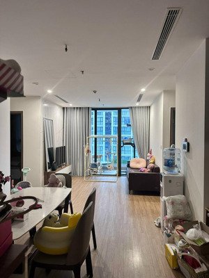 chỉ còn các quỹ căn mới nhất rivera park 2pn đủ đồ 70m2, 72m2, 80m2 căn hộ đã sẵn sổ giá từ 6 tỷ